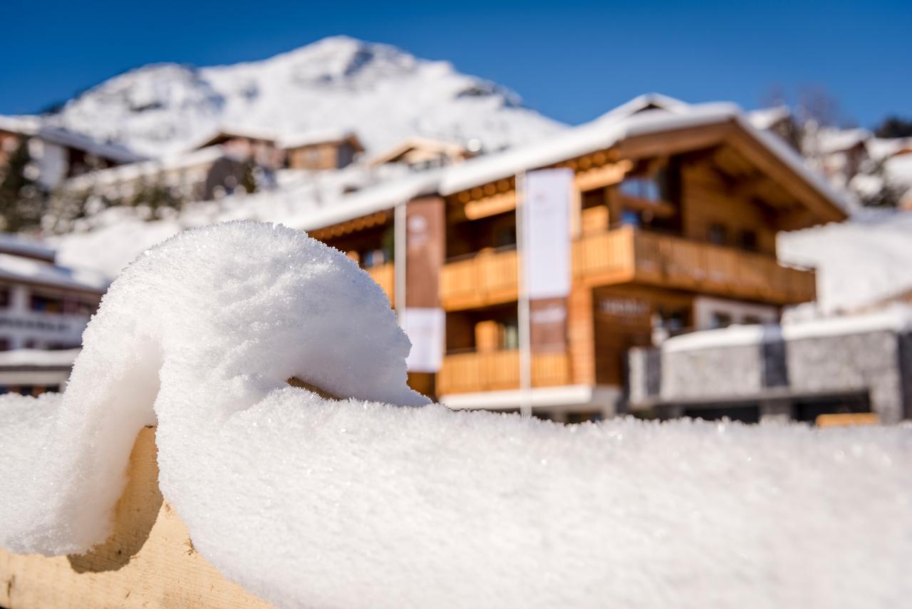 Hotel Auenhof ليش ام ارلبرغ الغرفة الصورة